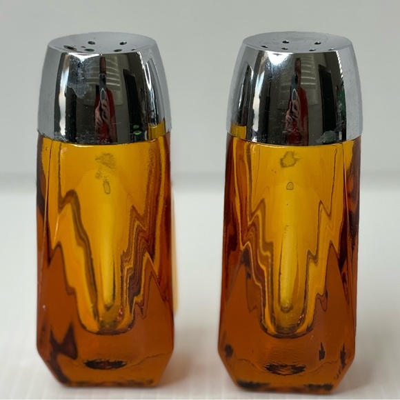 Vintage Amber Glass Salt and Pepper Shaker Set Silver Tone Screw on Plastic Caps - Picture 2 of 12